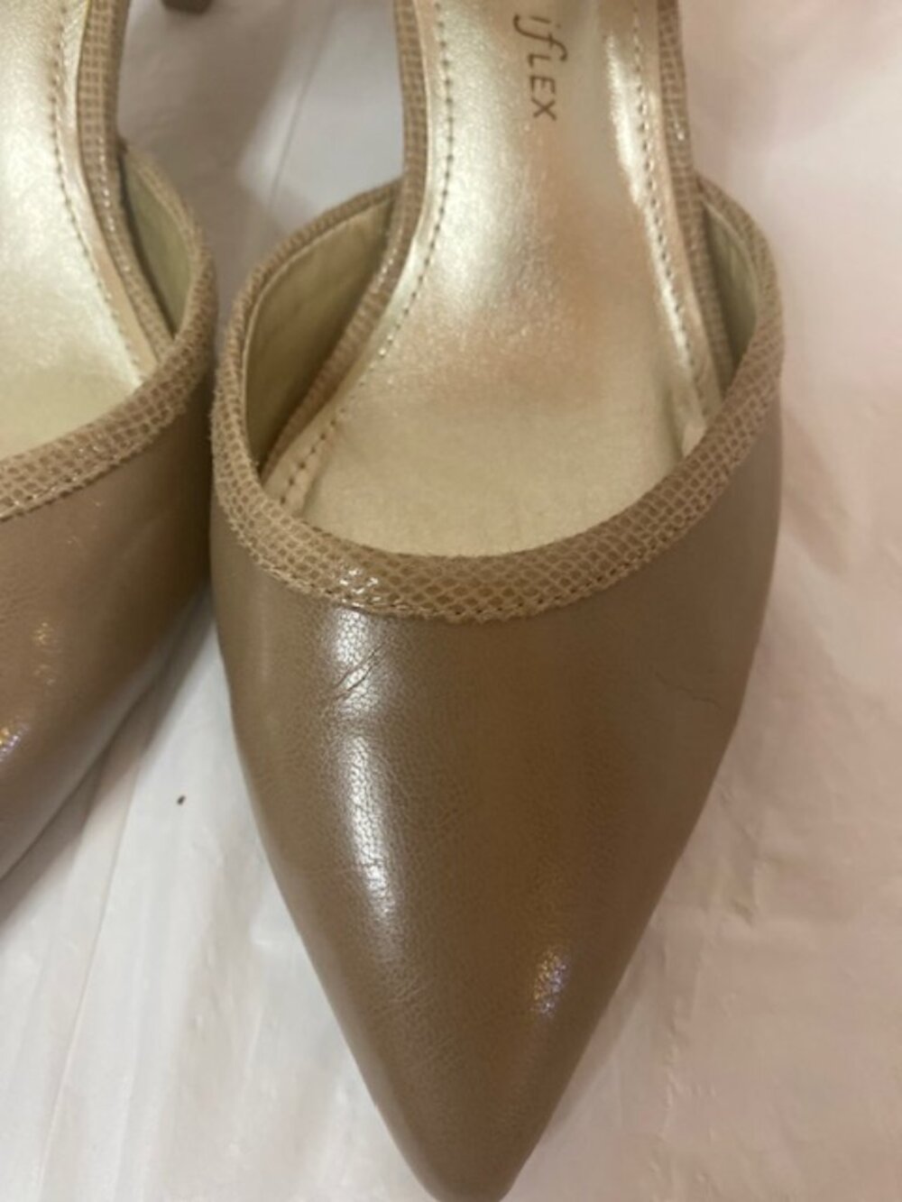 AK Anne Klein iFlex Taupe Tan Mary Jane D’Orsay Pointed Toe Pumps Heels Size 6.5 - Picture 5 of 7